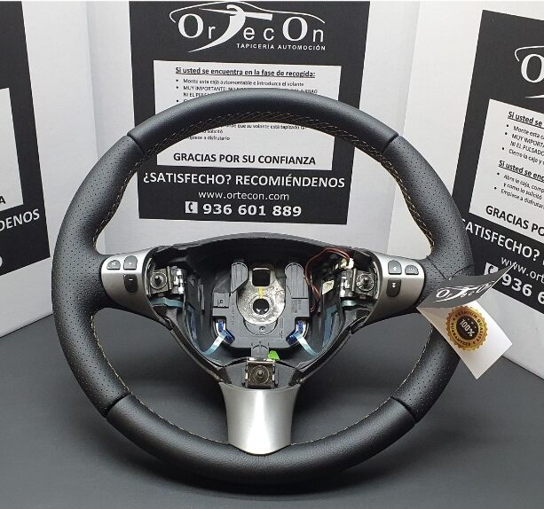 Tapizado volante Alfa Romeo 147 GT en Cuero vegano automoción con microperforado laterales y pespunte hilo a color by ORTECON®