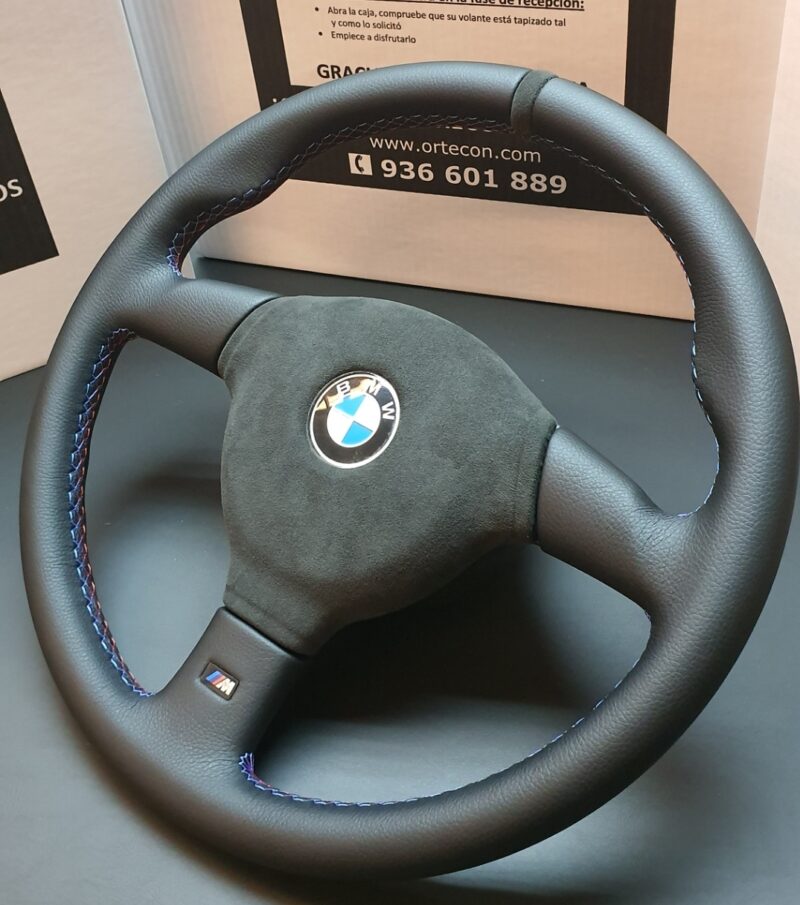 Tapizado volante BMW E34 E36 E39 Z3 en Cuero vegano automoción y Alcantara pespunte hilo tricolor M by ORTECON®