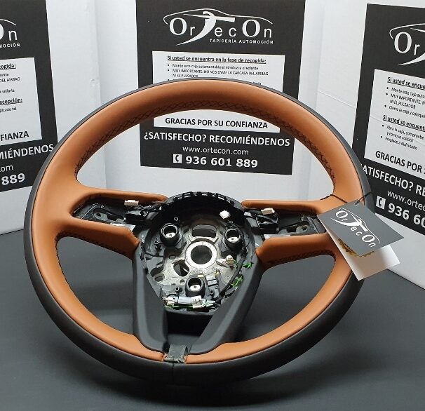 Tapizado volante Bentley BENTAYGA en Exclusiva piel natural Napa lisa Bicolor y pespunte a color by ORTECON®