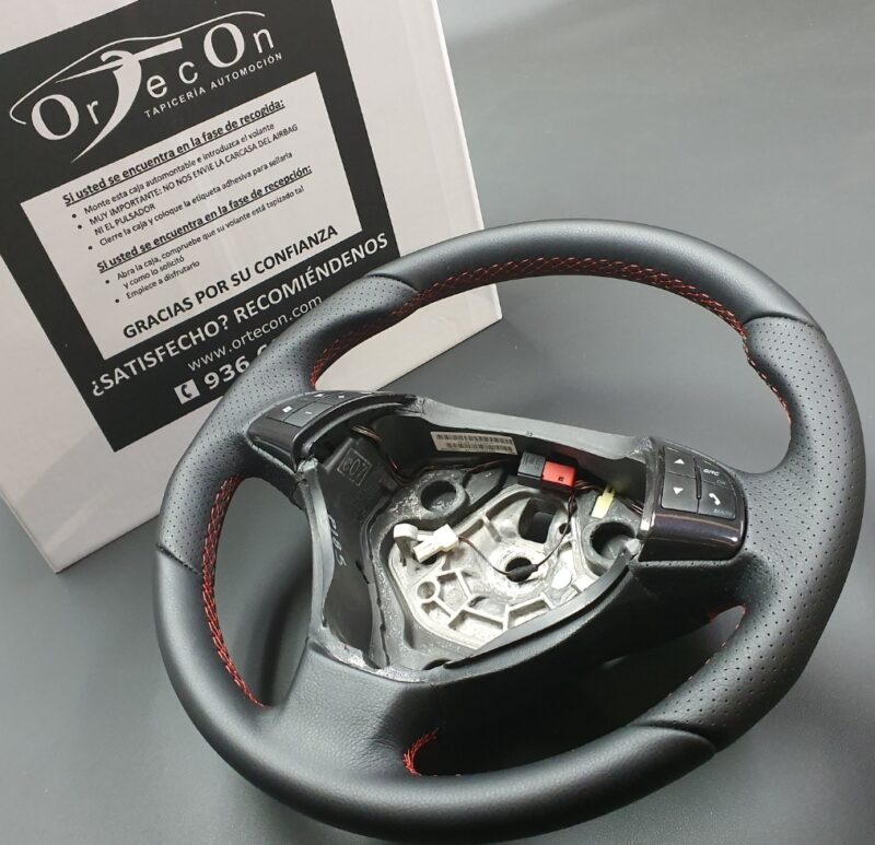 Tapìzado volante de cuero Fiat Grande Punto Pfi en Cuero vegano automoción con microperforado laterales y pespunte hilo a color by ORTECON®