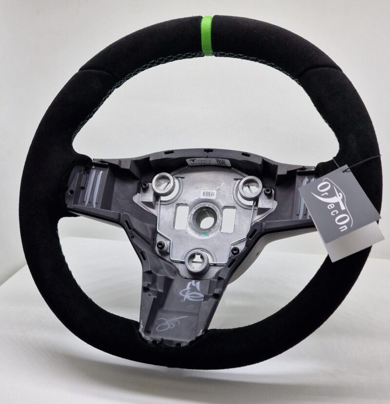 Tapìzado volante Tesla Model 3 2017-2020 en Piel vuelta negro circuito con centrador y pespunte de hilo bicolor by ORTECON®